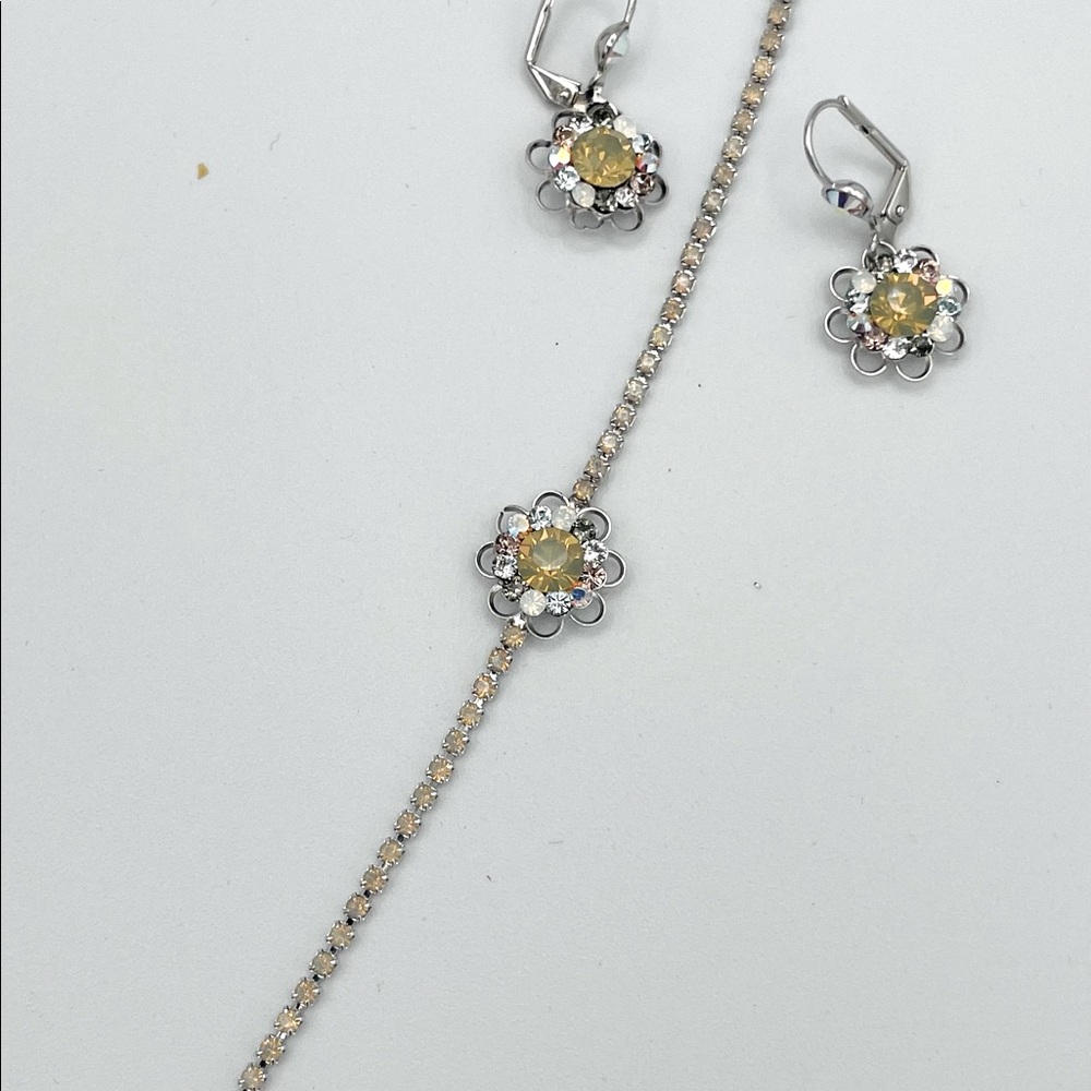 Belladonna jewelry 2 pc set. Made in Canada